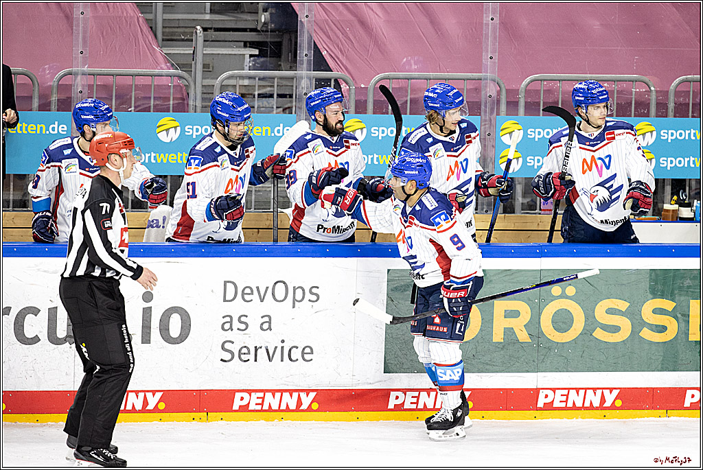 PENNY DEL;  Koelner Haie - Adler Mannheim; Koeln, 02.01.2022